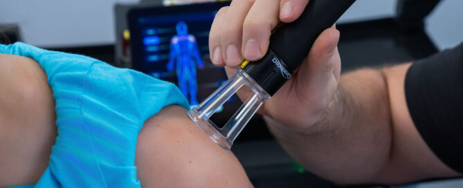 laser therapy on shoulder in Woodbury, MN